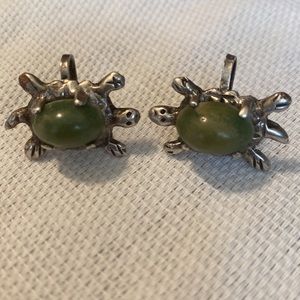 VINTAGE DARK GREEN PALM STONE IN SILVER TURTLE SCREW BACK EARRINGS
